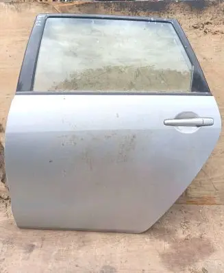 Mitsubishi Grandis Rear door