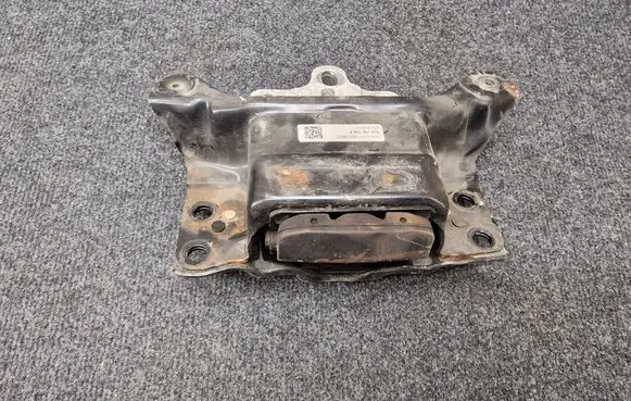Audi A3 S3 8V Engine mount bracket 5Q0199555T