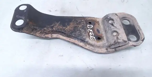 Subaru Legacy Gearbox mounting bracket