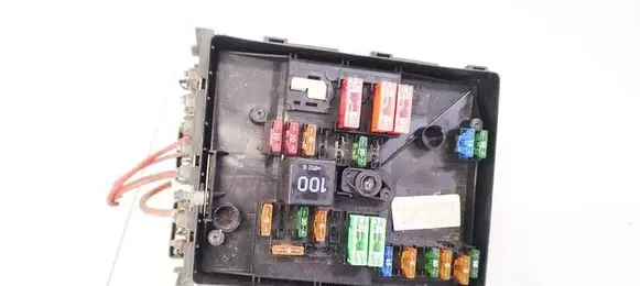 Volkswagen Golf Plus Fuse box set 01718130