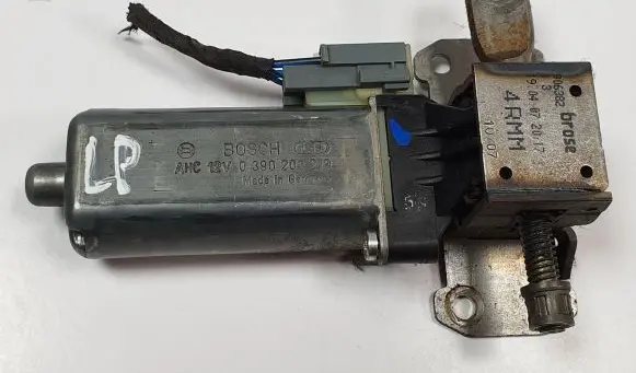 Volvo XC90 Seat adjustment motor 0390203219