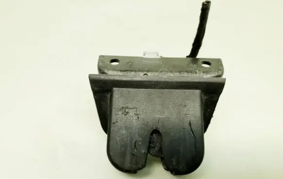Audi A6 S6 C5 4B Tailgate/trunk/boot lock/catch/latch 4B9827520