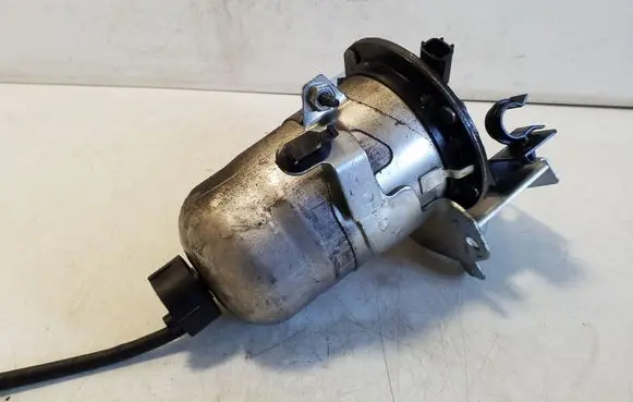 Nissan Navara D23 Fuel filter housing 
