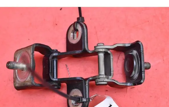 Bedford Astra Tailgate/trunk/boot hinge 39033176