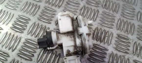 Volkswagen PASSAT B3 Central locking vacuum pump 357862153