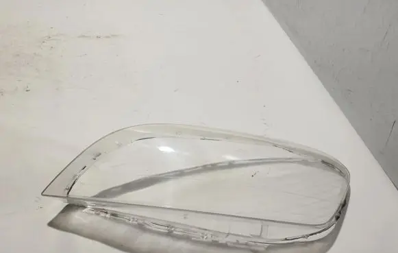 Volvo XC60 Headlight lense 