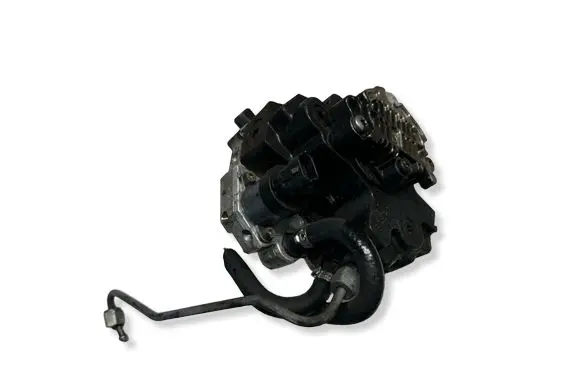 Volvo V70 Fuel injection high pressure pump 8689591