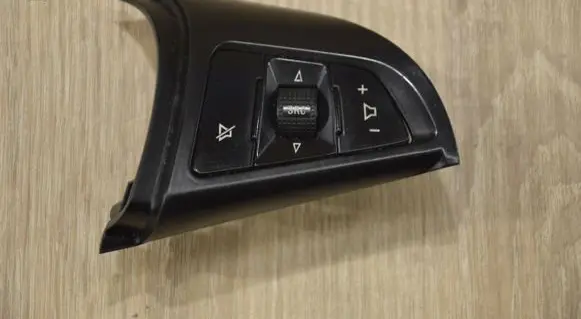Chevrolet Orlando Steering wheel buttons/switches 13275250