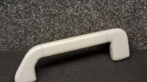 Volkswagen Touareg I Front interior roof grab handle 7L0857607A