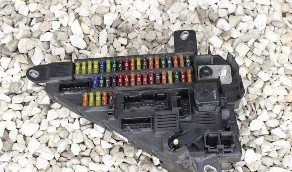 BMW 5 E60 E61 Fuse box set 8138830