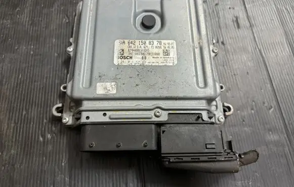 Mercedes-Benz E W211 Engine control unit/module ECU A6421508378 0281013725