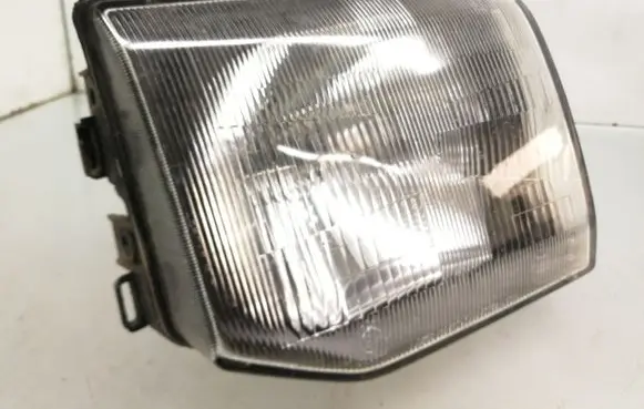 Mitsubishi Pajero Headlight/headlamp 11037747