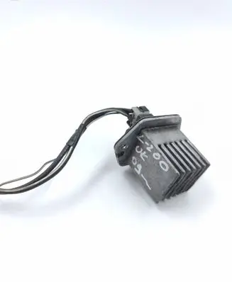 Mitsubishi L200 Heater blower motor/fan resistor 682205800