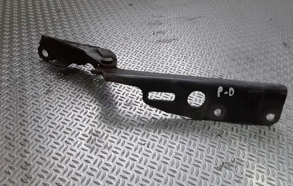Engine bonnet/hood hinges