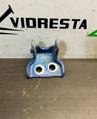 Peugeot Partner Front door lower hinge 