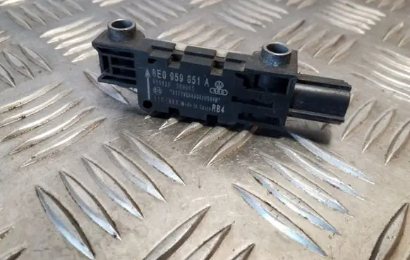 Audi A4 S4 B7 8E 8H Airbag deployment crash/impact sensor 8E0959651A