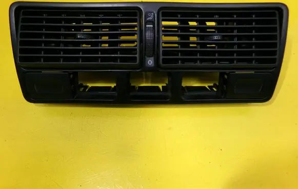 Volkswagen Golf IV Dash center air vent grill