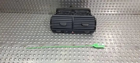 Audi Q7 4L Dash center air vent grill 4L0820951