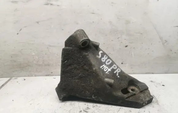 Volvo S80 Engine mounting bracket 9209959