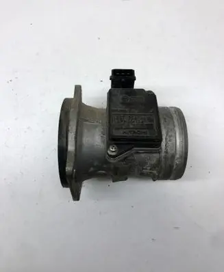 Audi A4 S4 B5 8D Mass air flow meter 037906461B AFH6010A