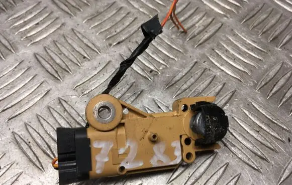 Opel Vectra C Airbag deployment crash/impact sensor 13256901