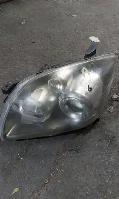 Toyota Avensis T250 Headlight/headlamp M60GF20