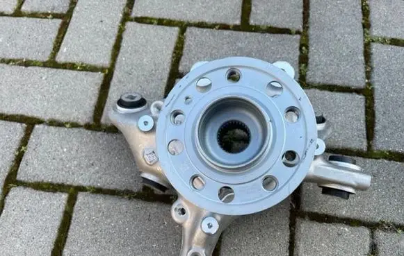 Mercedes-Benz E W214 Rear wheel hub A2140100