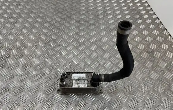 Mercedes-Benz E W212 Engine oil radiator A0995002300