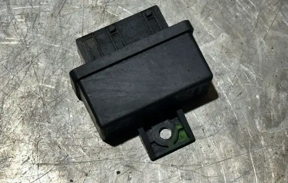 Peugeot Partner Fuel pump relay 240107