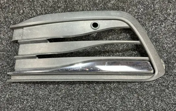 Volkswagen Golf VIII Front bumper lower grill 5H0853711A