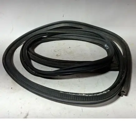 Ford Explorer Seal rubber (tailgate) 