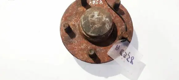 Nissan Primera Rear wheel hub