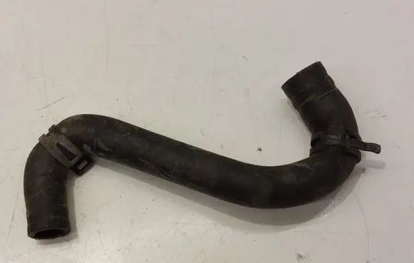 Engine coolant pipe/hose