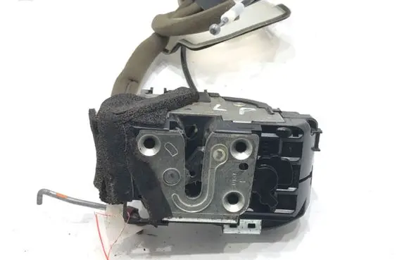 Infiniti Q70 Y51 Front door lock