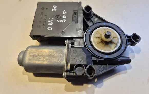 Skoda Octavia Mk2 (1Z) Front door window regulator motor 1K0959793G