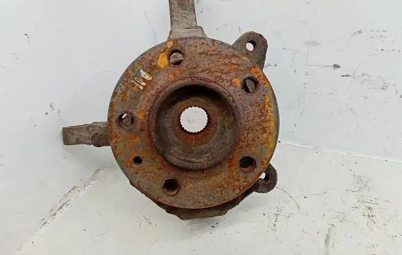 Opel Vivaro Front wheel hub spindle knuckle