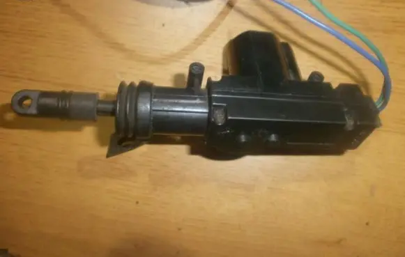 Mazda 626 Central locking motor nesidarineja