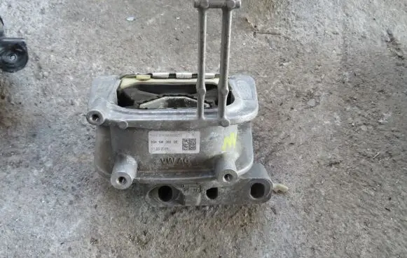 Audi Q2 - Engine mount bracket 5Q0199262DE