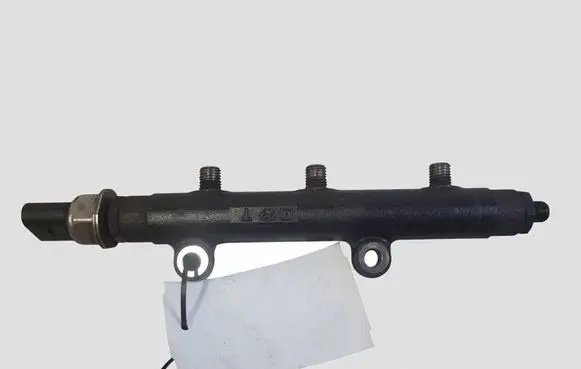 Land Rover Discovery 3 - LR3 Fuel main line pipe 55PP1901