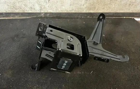 Mercedes-Benz E AMG W212 Battery tray A2125458040