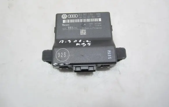 Audi A3 S3 A3 Sportback 8P Gateway control module 1K0907530J 1K0907951