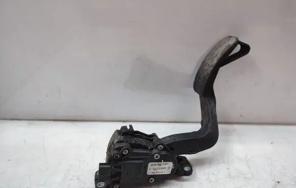 Opel Movano B Accelerator throttle pedal 8200672372