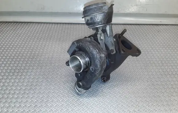 Volkswagen PASSAT B5.5 Turbo 028145702R