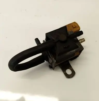 Volkswagen Golf IV Turbo solenoid valve 72148301