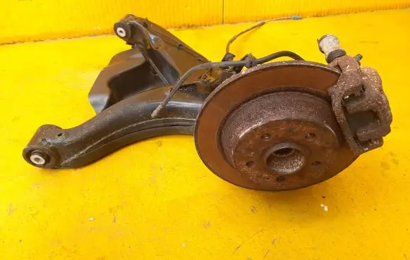 Rear wheel hub spindle/knuckle