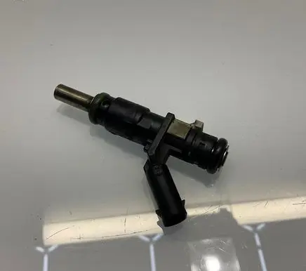Mercedes-Benz E W211 Fuel injector A2720780249 2720780249