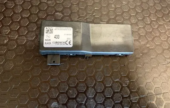 Opel Astra J Door central lock control unit/module 13503204 F00HJ00491 DL3204470027012E