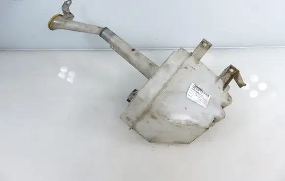 Nissan X-Trail T30 Windshield washer fluid reservoir/tank