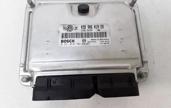 Volkswagen PASSAT B5.5 Engine control unit/module 038906019ER