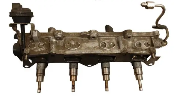 Volkswagen Polo VI Fuel injector supply line/pipe 